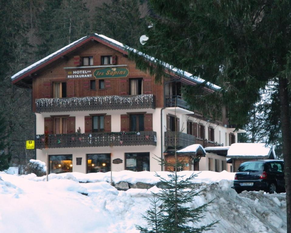 Logis Hotel Les Sapins Монрьон Экстерьер фото