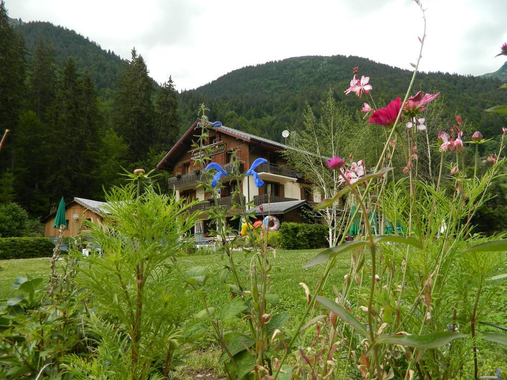 Logis Hotel Les Sapins Монрьон Экстерьер фото