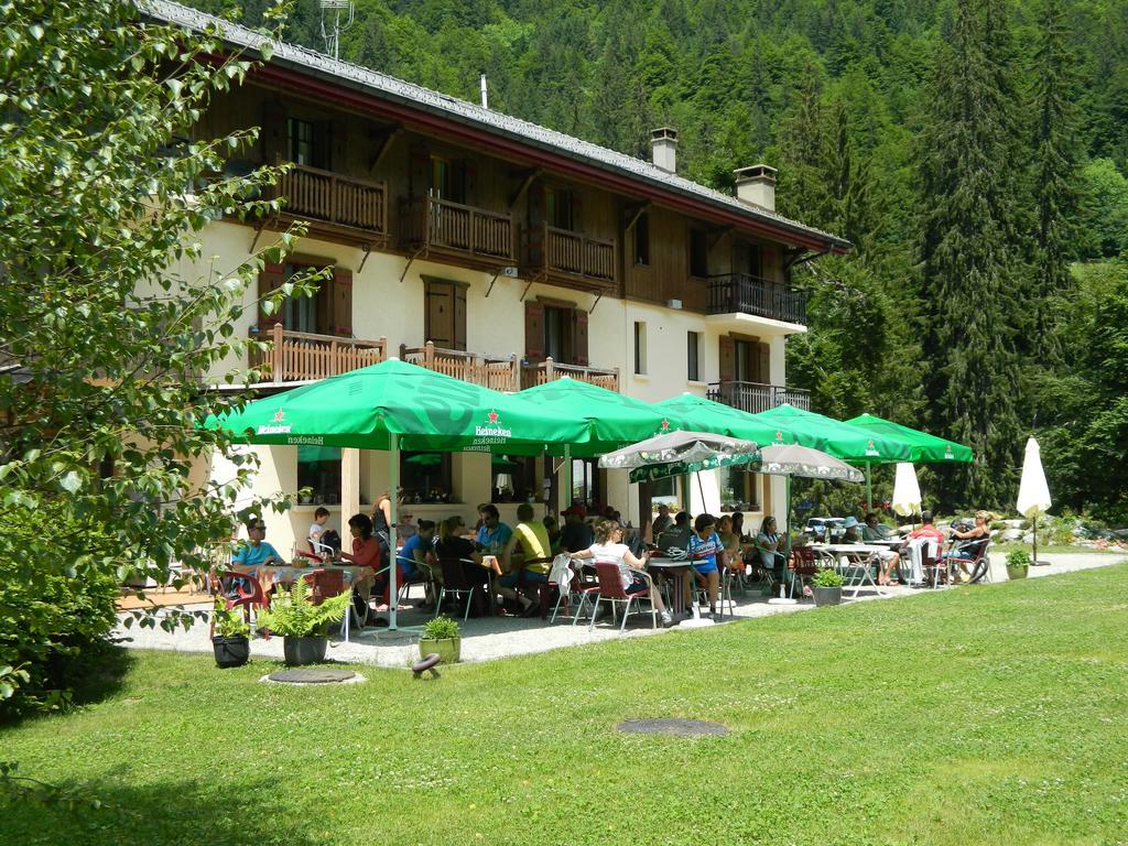 Logis Hotel Les Sapins Монрьон Экстерьер фото